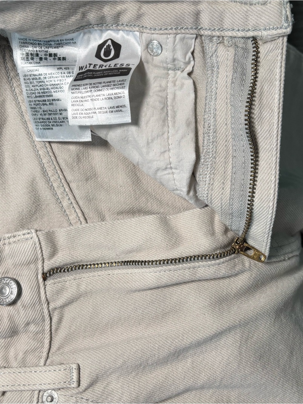 Levi's Ribcage Wide Leg High-Rise Jeans in Cream - Picture 7 of 8